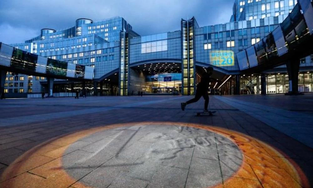 Στέλνει σήματα η ευρω-οικονομία! Οι τράπεζες στην Ευρώπη πλήρωσαν σε μια νύχτα περισσότερα από όσα σε τρεις μήνες για να δανείζονται